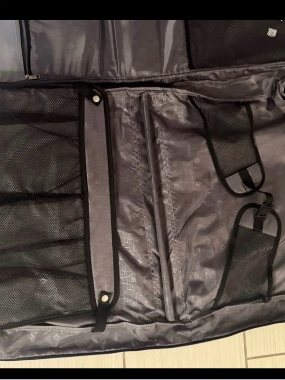 Samsonite Bifold Garment Bag 24x22x4 NWOT Black